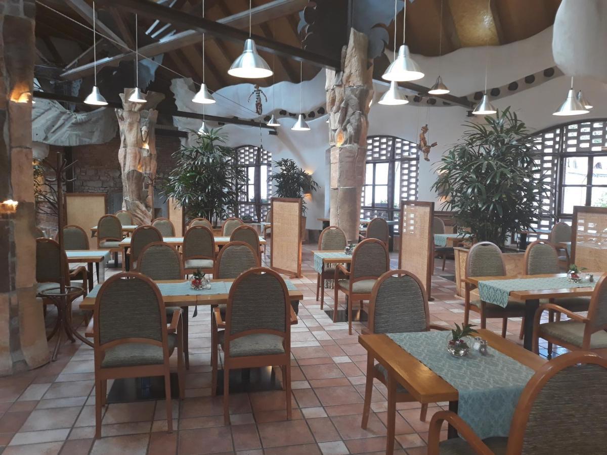 Hotel Zámek Štiřín Velké Popovice Exterior foto