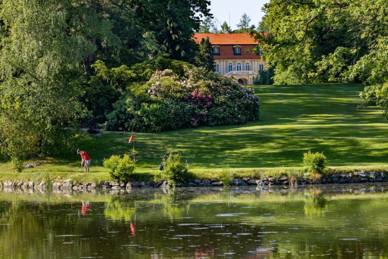 Hotel Zámek Štiřín Velké Popovice Exterior foto