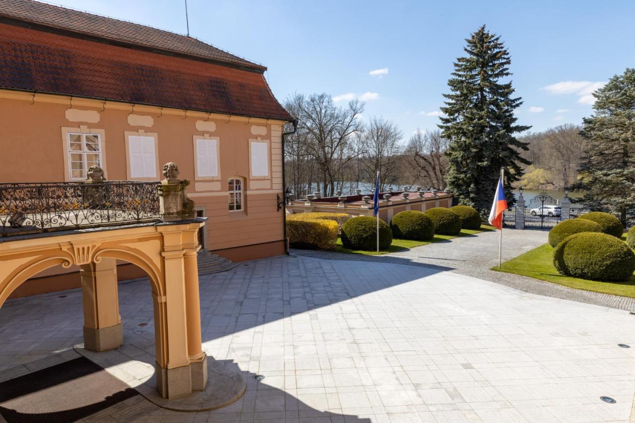 Hotel Zámek Štiřín Velké Popovice Exterior foto