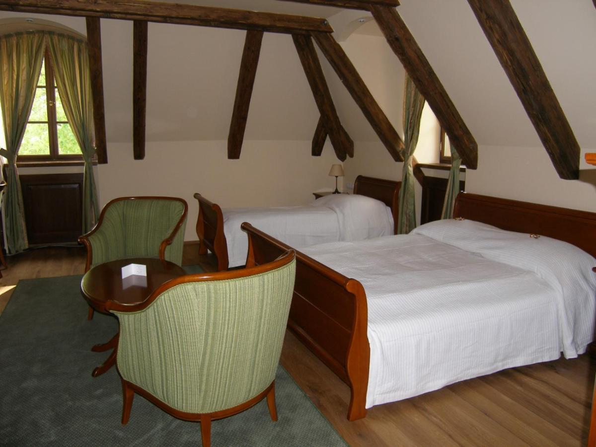 Hotel Zámek Štiřín Velké Popovice Exterior foto