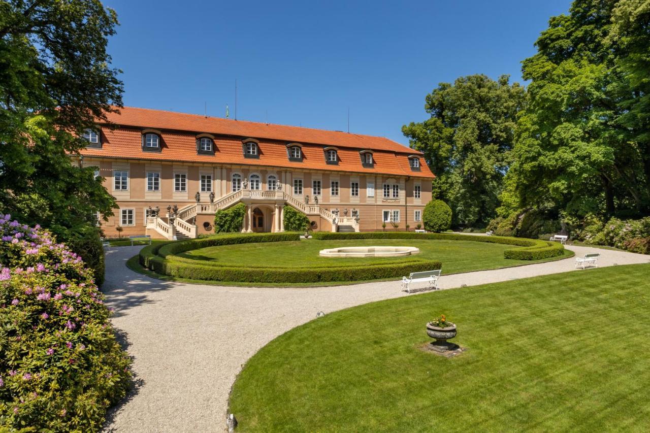 Hotel Zámek Štiřín Velké Popovice Exterior foto